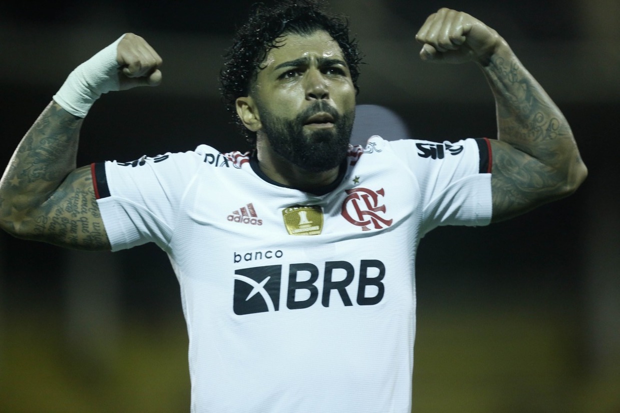 Gabigol volta a errar pênalti pelo Flamengo após 21 meses e 'choca