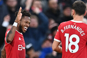 Fred decide com belo gol, e United vence Palace