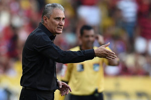 Tite evita tema seleo e apoia Dunga