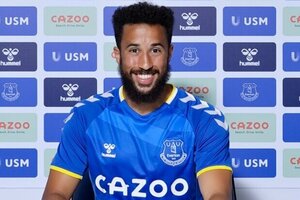 Livre no mercado, Townsend assina com o Everton