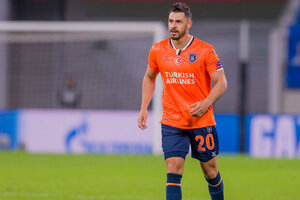 Giuliano deixa o Basaksehir e fica livre no mercado