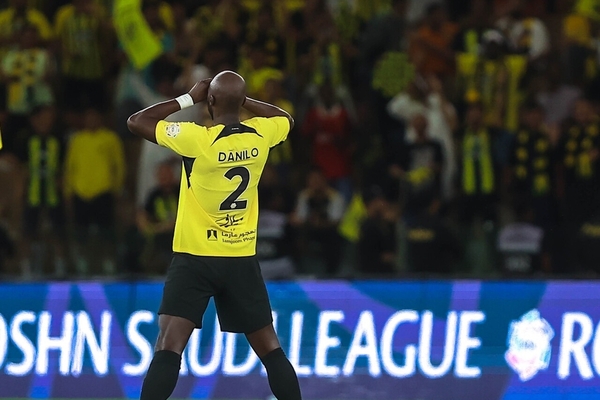 Ex-Fla marca, mas Al Ittihad se recupera de susto e segue caminhada rumo ao ttulo