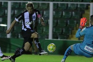 Figueirense arranca empate com o Santos com gol nos acrscimos