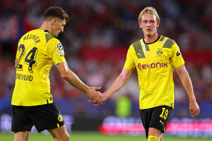 Dortmund vence fora de casa e amplia crise do Sevilla