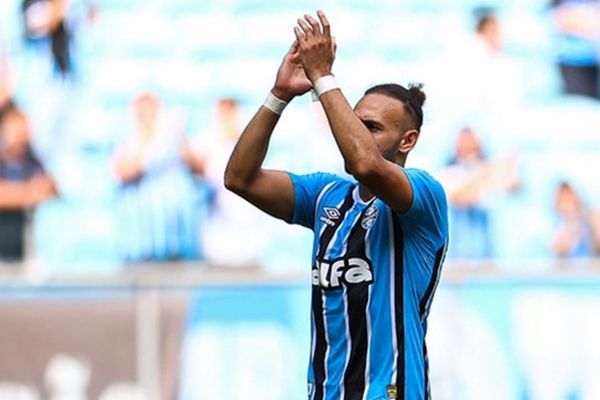 Braithwaite decide, Grmio bate Bahia e deixa o Z4 do Brasileiro 