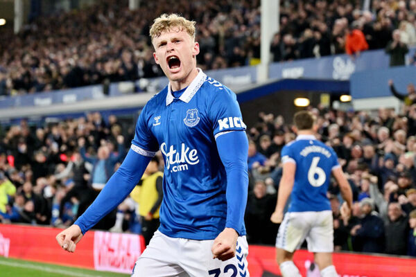 Everton  valente, vence clssico e afasta Liverpool da liderana da Premier League