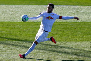 Lo Ortiz renova com o Red Bull Bragantino at 2026
