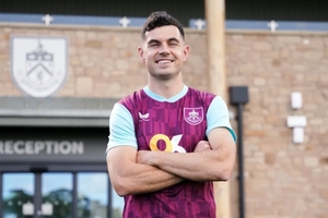 Zagueiro irlands  novidade no Burnley