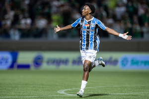 Grmio vira, supera Palmeiras e agenda semifinal da Copinha com o Corinthians