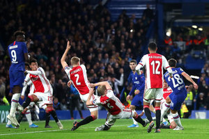 Em jogo eletrizante, Ajax abre 4 a 1, mas tem dois expulsos e Chelsea busca o empate