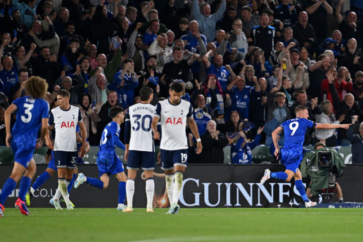 Interminável Vardy arranca empate para o Leicester e frustra estreia do Tottenham