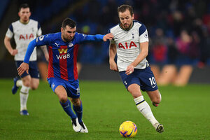 Tottenham sai na frente, se omite do jogo e  castigado com empate do Crystal Palace