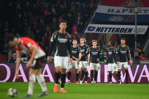 Arsenal faz histria e PSV sofre pior goleada em casa