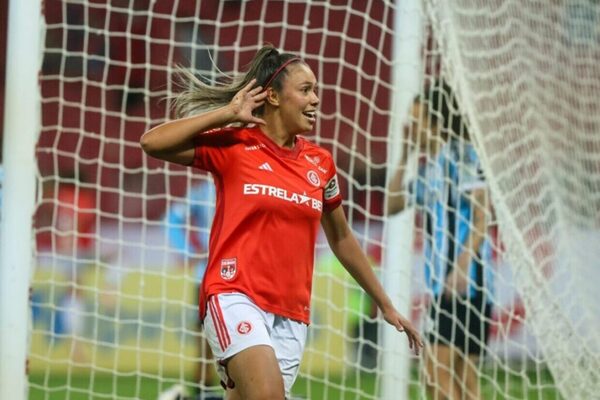 Artilharia da Libertadores e gol na estreia pela seleo embalam ano promissor de Priscila