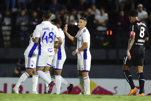 Cruzeiro sai atrs, mas vira para cima do Bragantino em amistoso