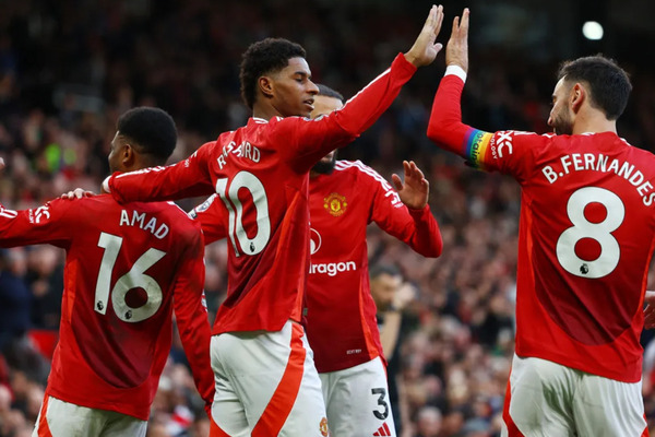 United engrena, faz as pazes com as redes e goleia Everton