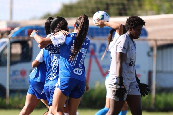Cruzeiro aumenta a sequncia positiva e retoma a liderana do Brasileiro Feminino