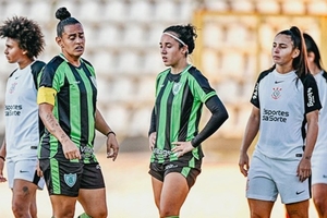 Corinthians arranca vitria no fim e segue na vice-liderana no Feminino