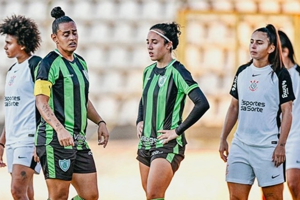 Corinthians arranca vitria no fim e segue na vice-liderana no Feminino
