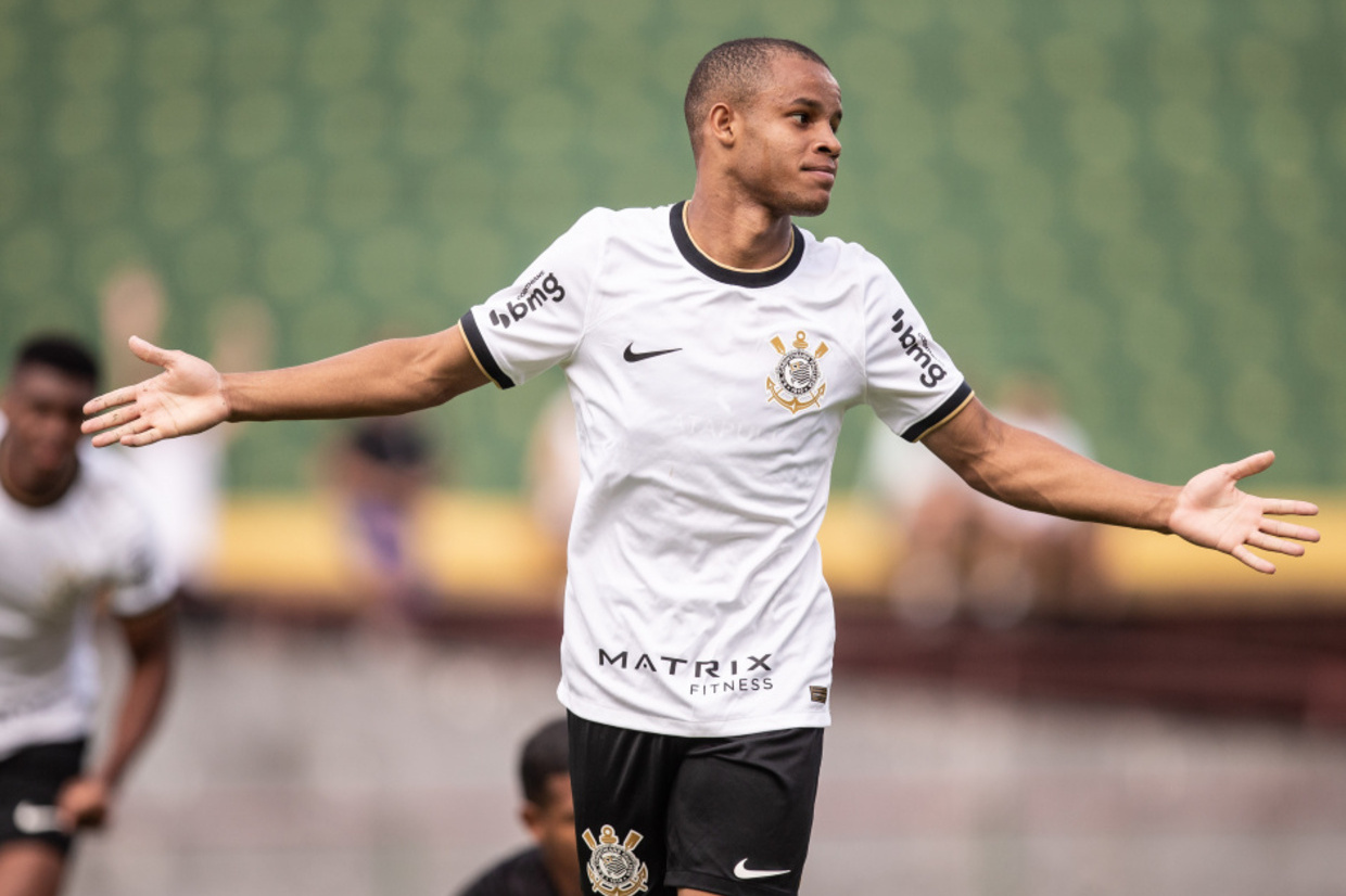 Cria do Corinthians lidera artilharia do Campeonato Russo e é o