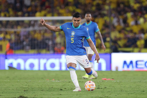 De volta  Canarinho, Casemiro cobra da seleo: 'Temos que melhorar'