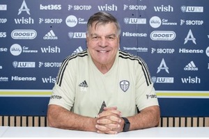 Rebaixado, Leeds toma deciso sobre sequncia de Sam Allardyce