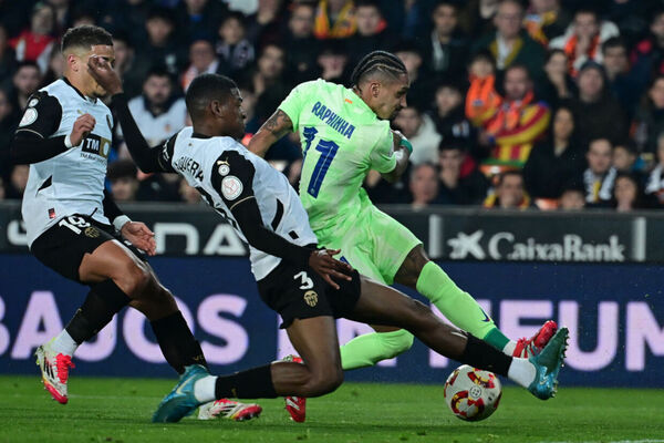 Barcelona volta a atropelar o Valencia e vai  semifinal da Copa do Rey