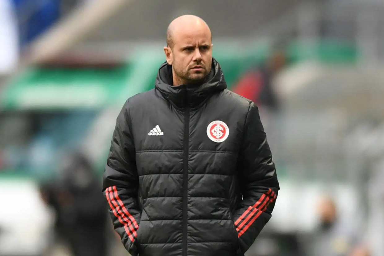 Ex-técnico do Inter assume time espanhol