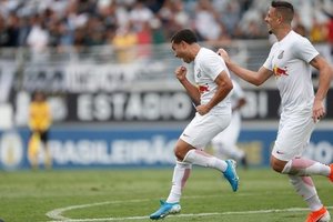 Bragantino goleia Londrina e mantm folga na liderana da Srie B
