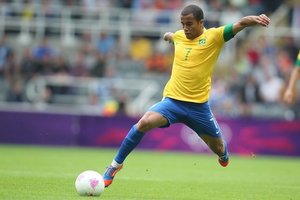 Lucas Moura herda vaga de Everton na seleo brasileira