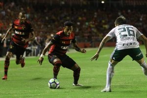 Com gol de Willian, Palmeiras vence Sport e entra forte na luta pela liderana