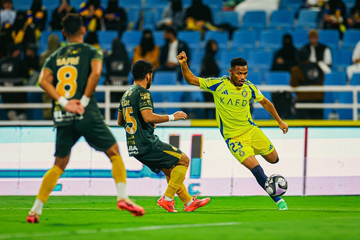 Sem CR7, Talisca marca no fim e evita derrota do Al Nassr para o Al Kholood