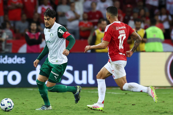 Palmeiras acaba com invencibilidade do Inter em 2025 e vai para o topo da tabela