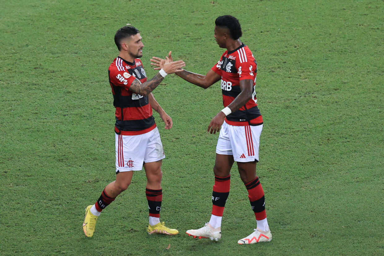 Flamengo e Grêmio entram firme na briga pelo título