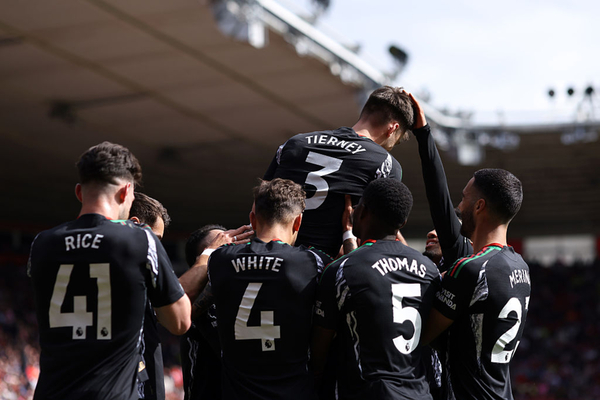 Arsenal encerra temporada com vitria sobre o Southampton