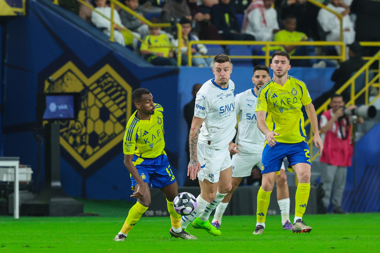 Al Nassr sai na frente, mas cede à pressão e leva empate do Al Hilal