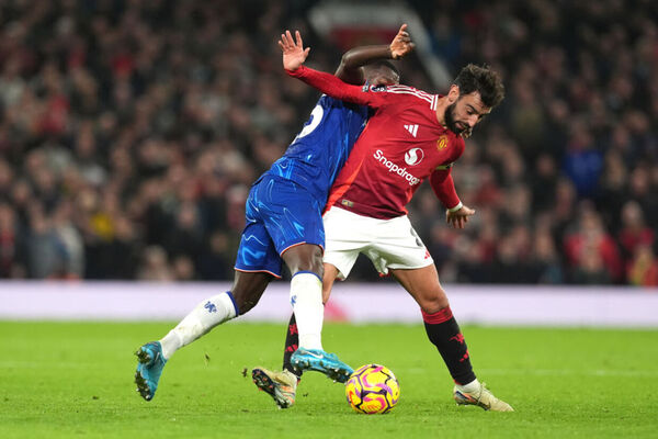 United e Chelsea empatam em clssico equilibrado em Old Trafford