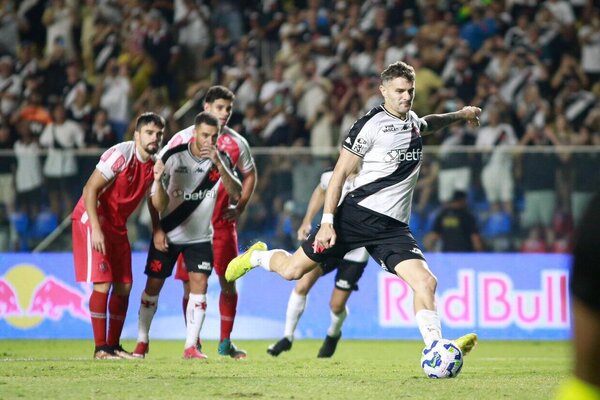 Vasco engrena no segundo tempo e passa sem sustos pelo Unio Rondonpolis