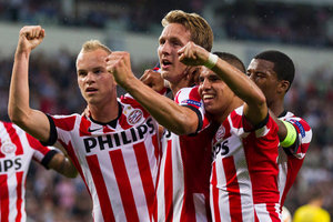 Ajax vacila, PSV vence e conquista o Holands