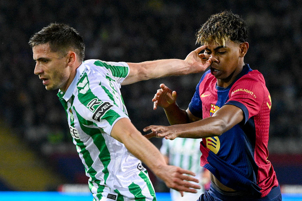 Betis fecha a porta e Barcelona no consegue aproveitar tropeo do Real