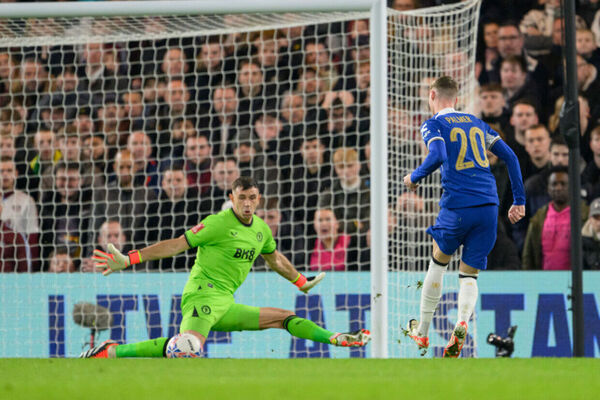 Aston Villa segura o Chelsea no Stamford Bridge e fora o jogo-extra na FA Cup