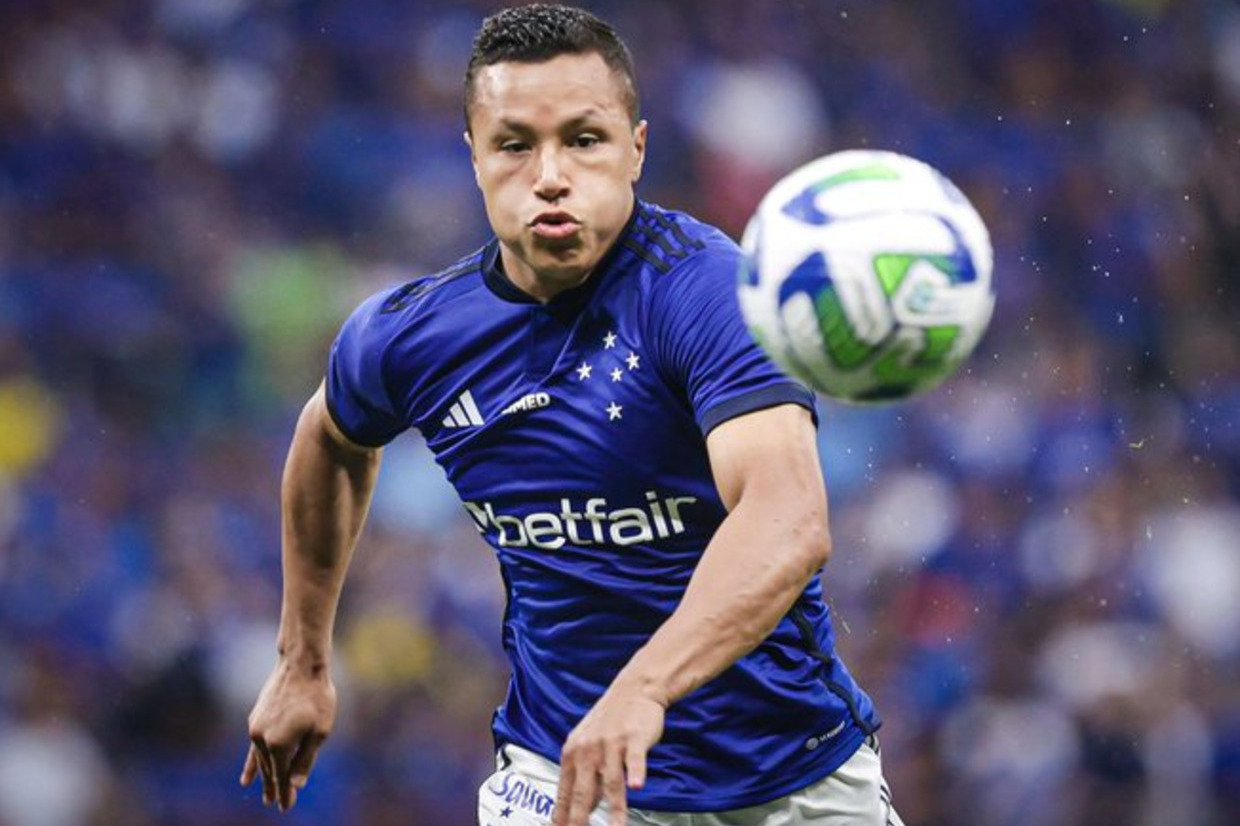Cruzeiro afasta interessados e anuncia renovação com lateral Marlon
