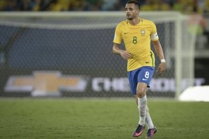 Renato Augusto e Douglas Costa desfalcam Brasil contra a Crocia