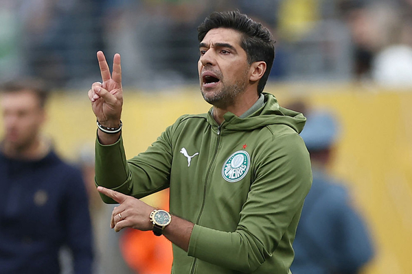 Abel lamenta chances perdidas contra o Porto: 'Futebol  assim, ganha quem faz gol'