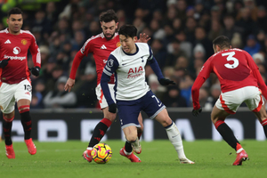 United e Tottenham definem campeo europeu em meio a temporadas desastrosas
