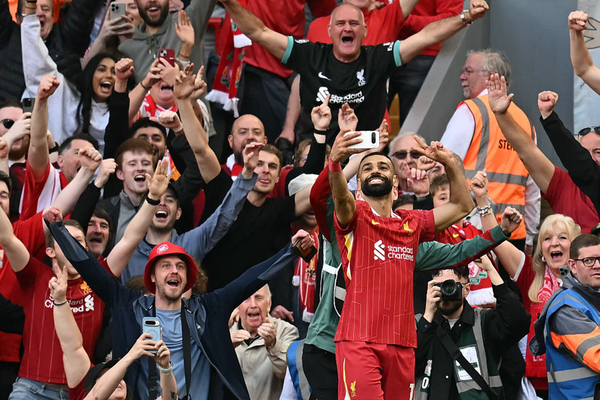 Com virada implacvel, Liverpool atropela Tottenham e conquista a Premier League