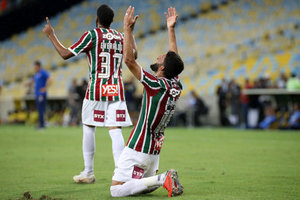 Jadson marca duas vezes, Flu goleia Paran e sobe na tabela 