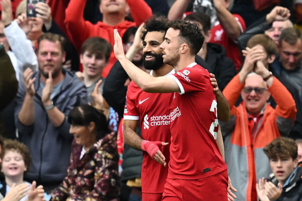 Liverpool supera West Ham em Anfield e se mantm na cola do lder City