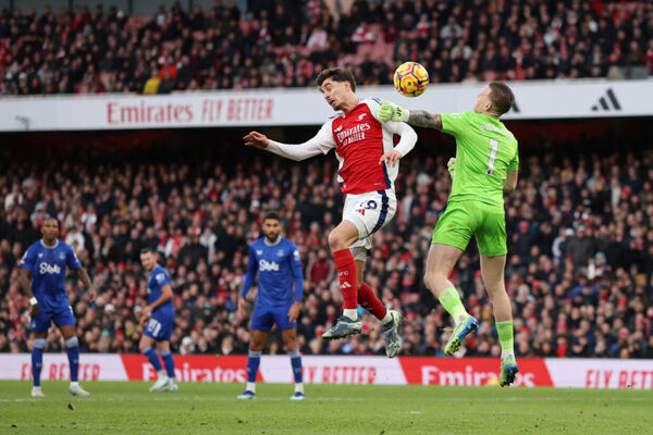Insistente Arsenal para em inspirado Pickford e Everton segura empate