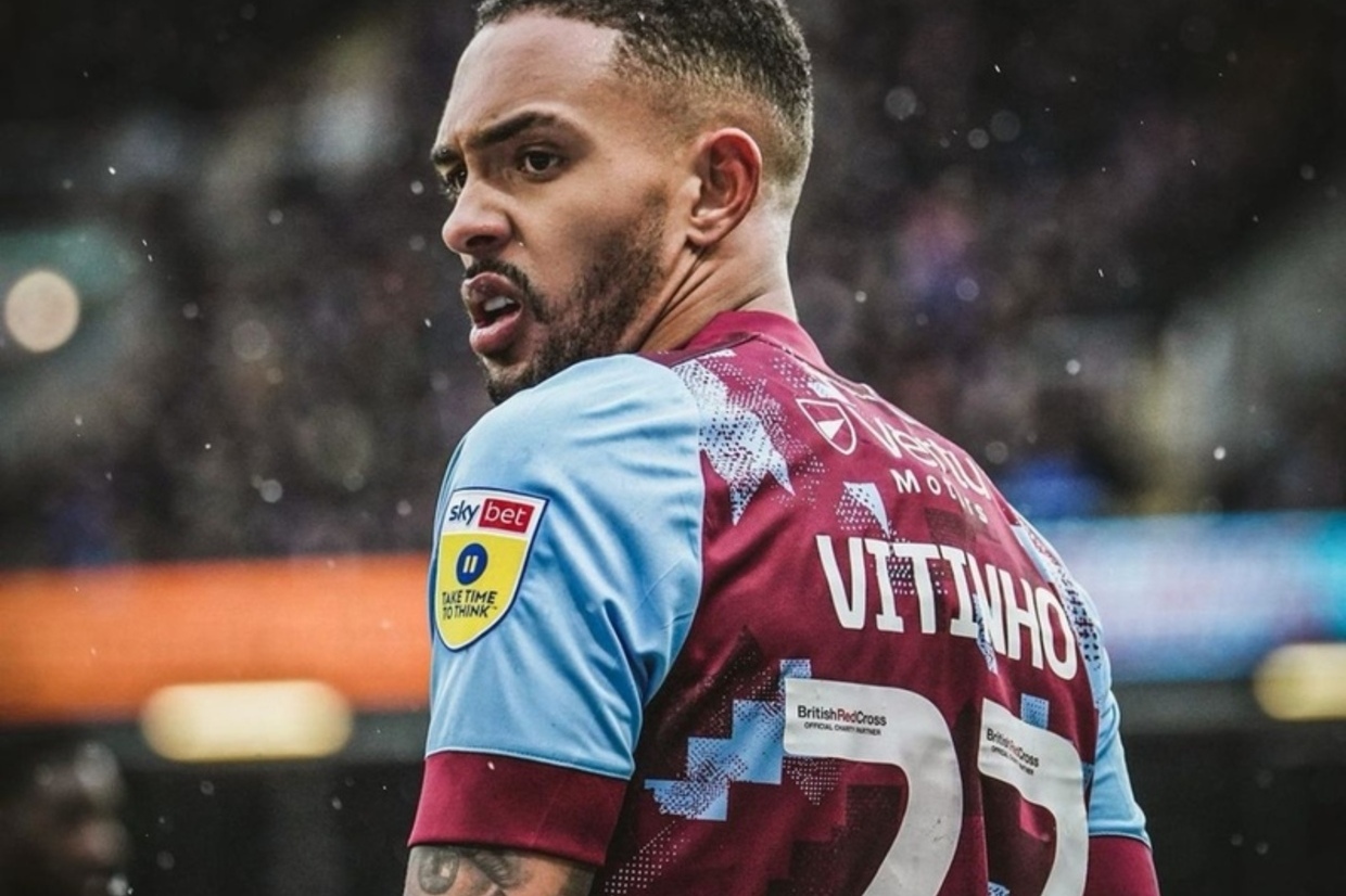 Botafogo entra na briga e negocia com lateral do Burnley